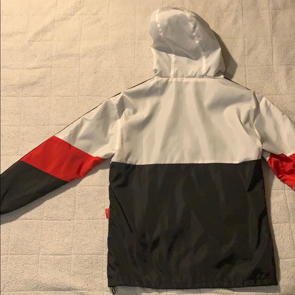 Windbreaker - Picture 5 of 5